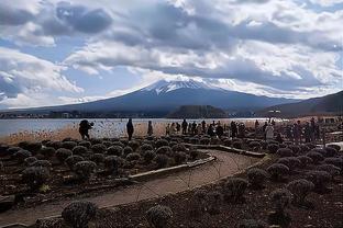 居勒尔社媒庆祝夺冠：感谢皇马球迷的支持，你们应得到最大的成功